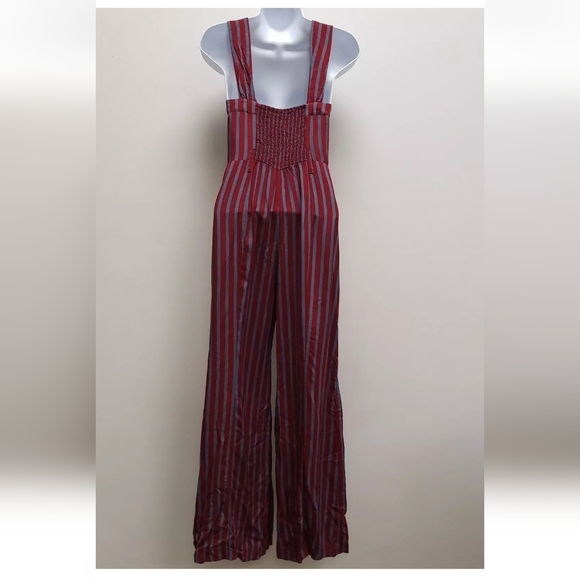 Free People City Girl JumpsuitSize 4 100% viscose. Dry clean only. - Picture 2 of 12